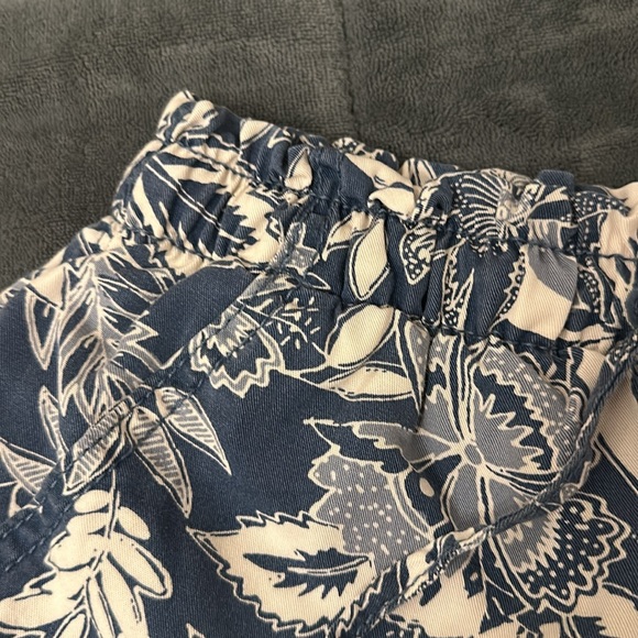 super cute flowy beach shorts flower print with pockets elastic waist - Picture 3 of 4